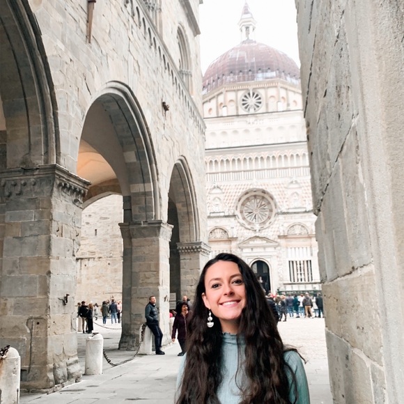 Meet Your Posher, Claire ! - Picture 3 of 4